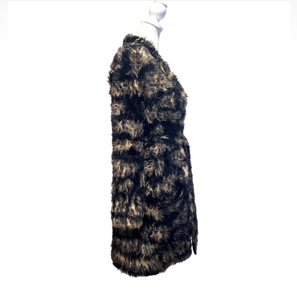 BCBG MAX AZARIA “Catherine” faux fur coat, size XS - Picture 5 of 13